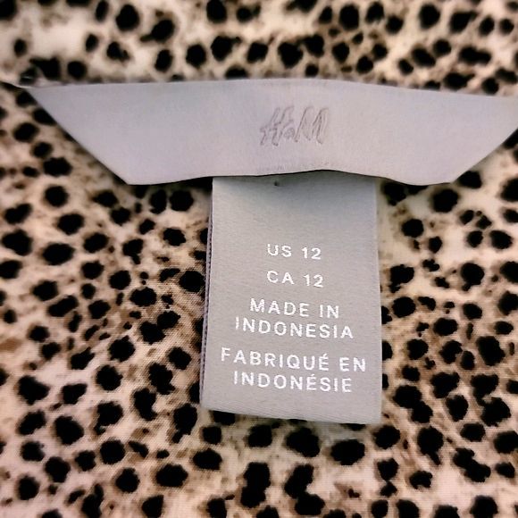 H & M In the Wild Printed Button Down Blouse Size 12 - Picture 3 of 4